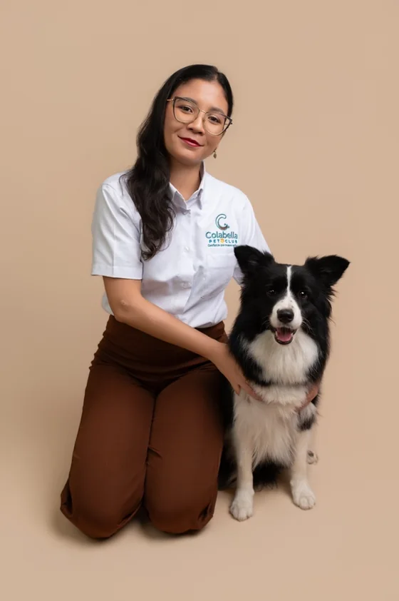 Ana Uribe con un Border Collie