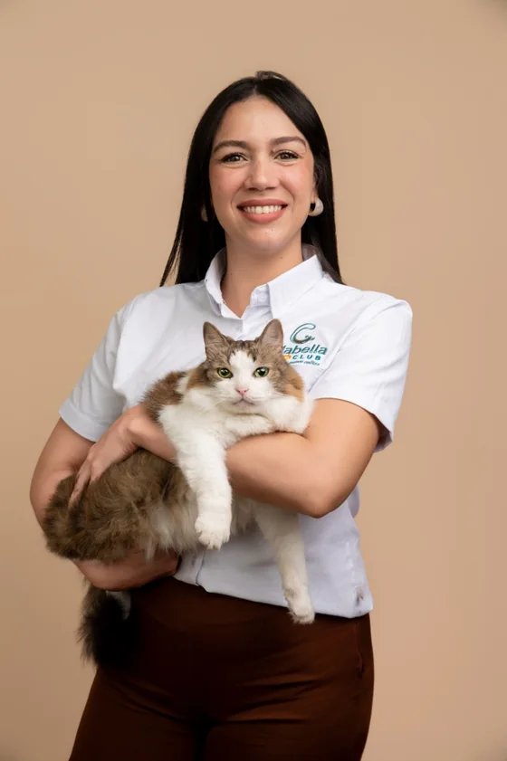 Raquel Sánchez con un gato