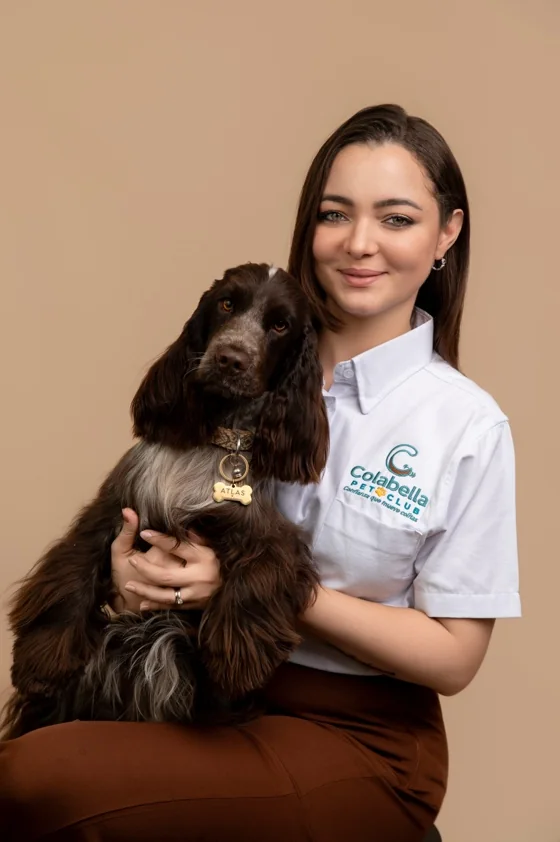 Yessika Dalmau con un Cocker Spaniel